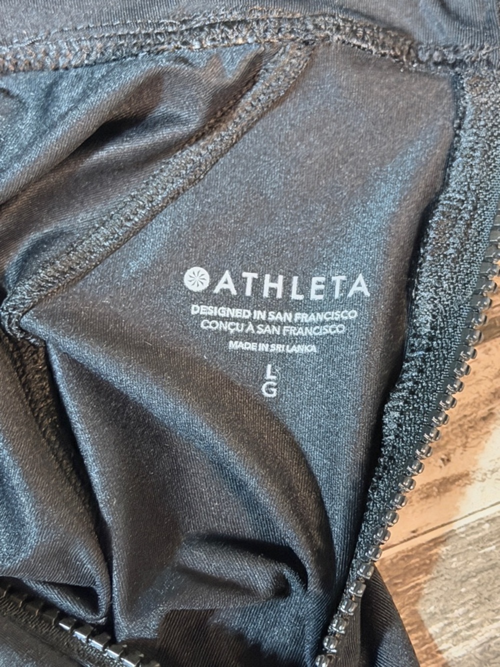 Athleta North Point Rashguard EUC - Picture 5 of 7